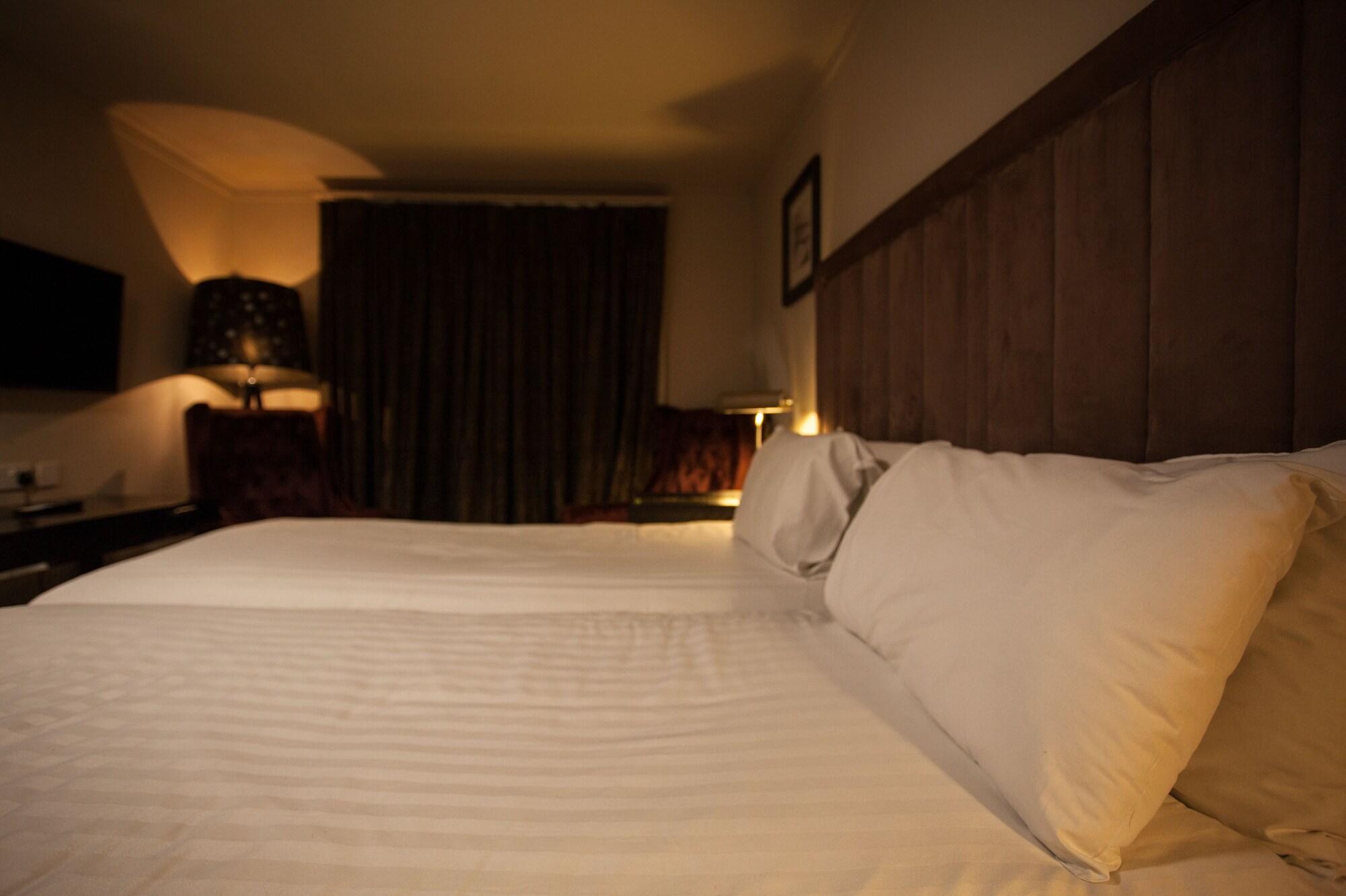 Strathaven Hotel Bagian luar foto
